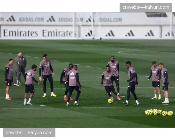 西甲基金会组织“足球无国界”活动，多名球星参与社区足球课